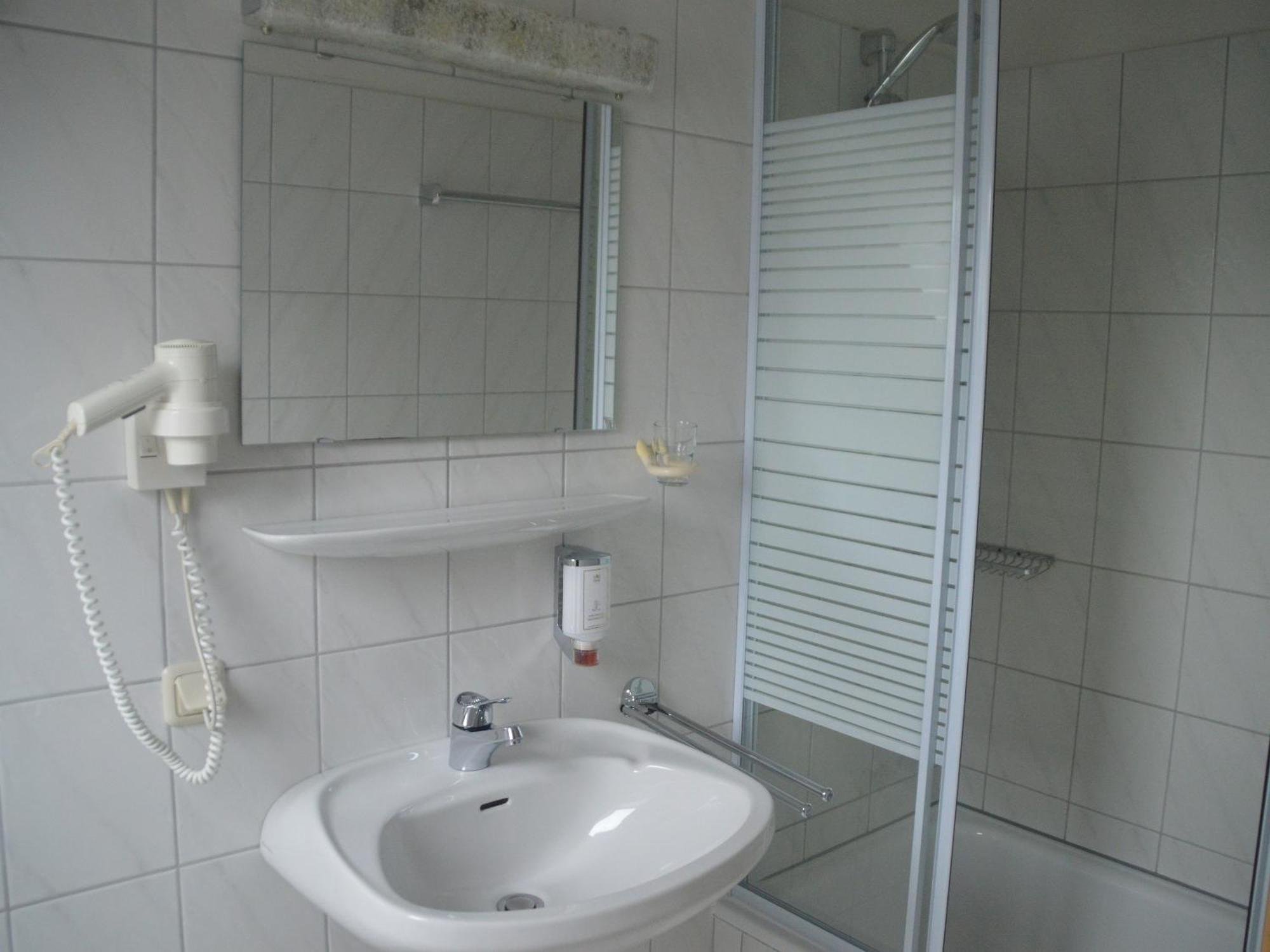Zum Weserdampfschiff Bad Karlshafen Bilik gambar