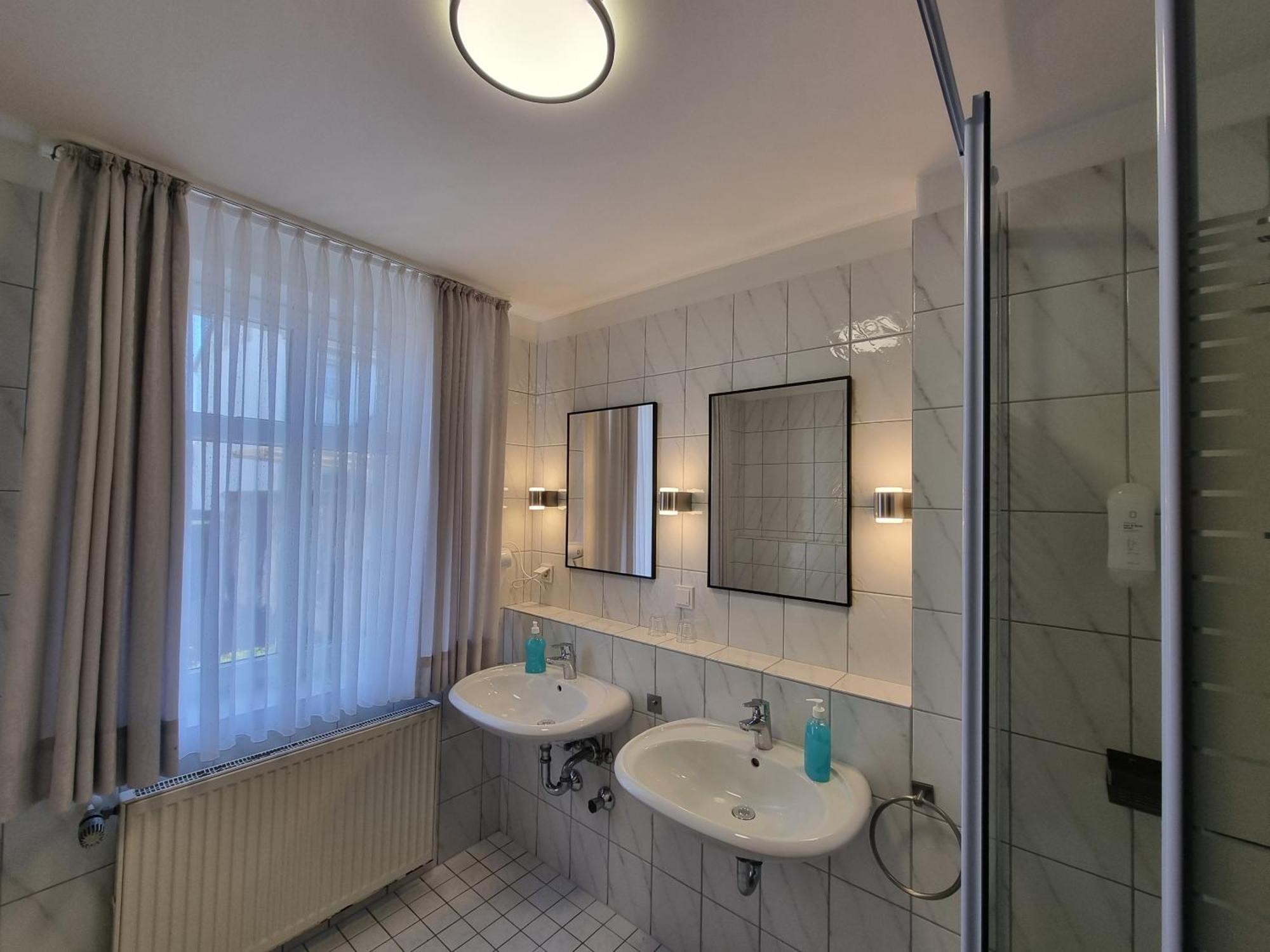 Zum Weserdampfschiff Bad Karlshafen Bilik gambar